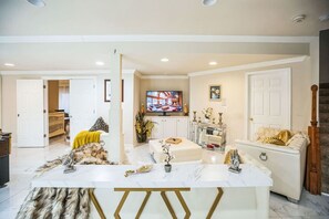 Interior - 372a) Cozy Lower-level Retreat 3 Rooms+pool Table (Silver Spring)
