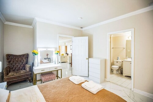 372a) Cozy Lower-level Retreat 3 Rooms+pool Table