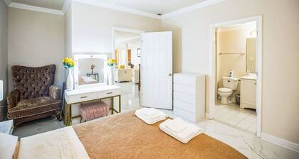 372a) Cozy Lower-level Retreat 3 Rooms+pool Table