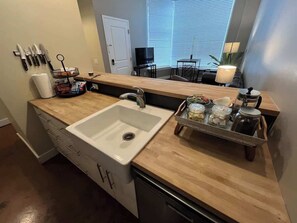 Apartment (1 Bedroom) | Interior - Chic Walkable apt With Rooftop Views (Roanoke)