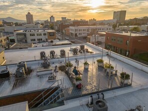 Interior - Chic Walkable apt With Rooftop Views (Roanoke)