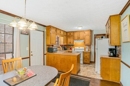 413) Massive 3 Bedroom With Fenced Yard!