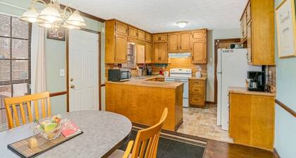 413) Massive 3 Bedroom With Fenced Yard!