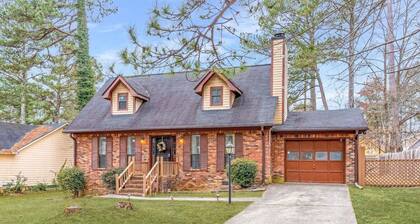 413) Massive 3 Bedroom With Fenced Yard!