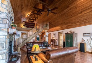 Interior - Meagan's Loft (Banner Elk)