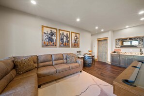 Interior - Golden Sunsets at Eagles Nest (Banner Elk)