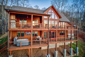 Interior - Golden Sunsets at Eagles Nest (Banner Elk)
