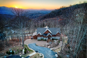 Interior - Golden Sunsets at Eagles Nest (Banner Elk)