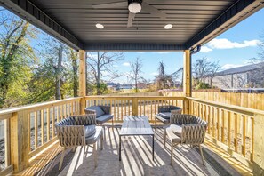 Interior - The Lookout (Clarksville)