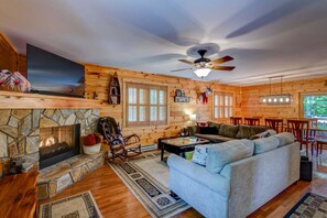 Interior - Dogwood Den (Banner Elk)