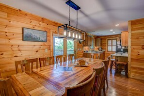 Interior - Dogwood Den (Banner Elk)