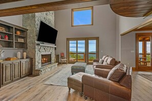 Interior - Amongst the Clouds at Chappell Farms (Banner Elk)