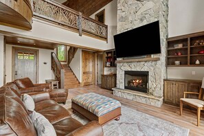 Interior - Amongst the Clouds at Chappell Farms (Banner Elk)