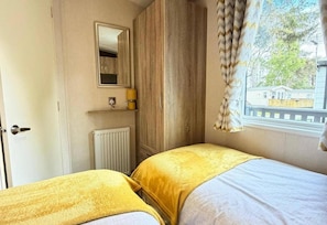 2 bedrooms, iron/ironing board, free WiFi, bed sheets - Lillardsedge Apartment Sleeps 6 With Parking (Jedburgh)