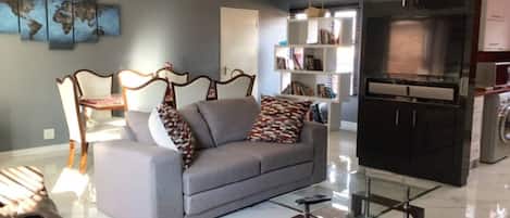 House, 3 Bedrooms, Private Pool | Living room