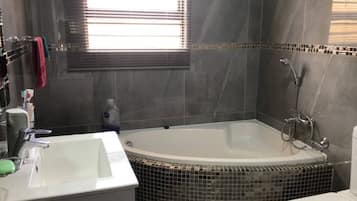 House, 3 Bedrooms, Private Pool | Bilik Mandi