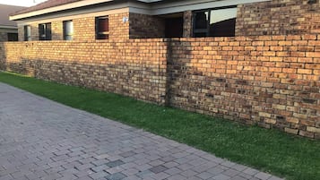 House, 3 Bedrooms, Private Pool | Property grounds