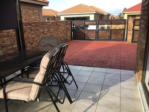 Outdoor dining - Private Secure House in Alberton (Alberton)