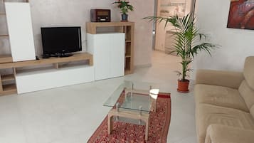 Télévision, baby-foot