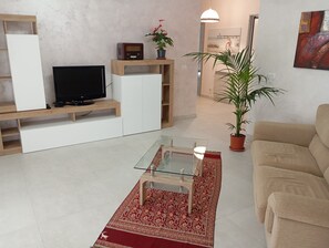 Fernseher, Tischfußball