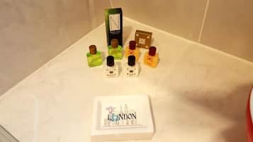 Bathtub, free toiletries, hair dryer, towels