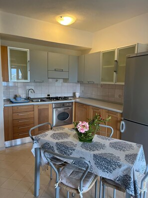 Private kitchen - Vrbo Property (Palau)