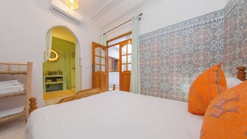 Double Room, 1 Queen Bed, Private Bathroom
