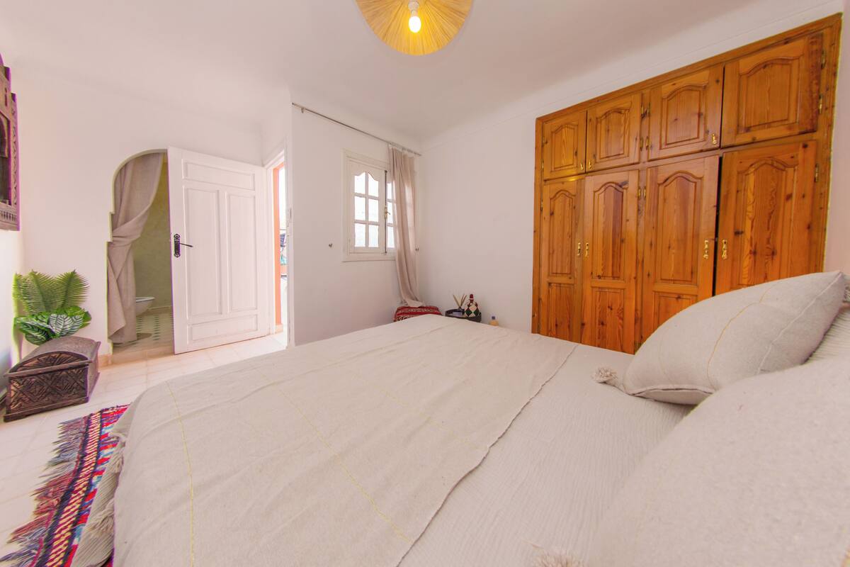 Camera doppia, 1 letto queen, bagno privato, vista piscina | Wi-Fi gratuito