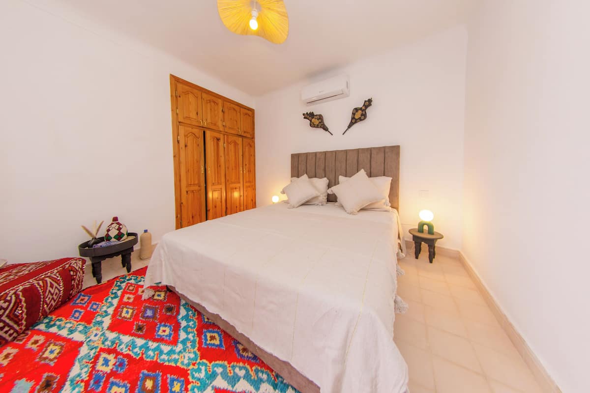 Double Room, 1 Queen Bed, Private Bathroom, Pool View | WiFi (free), bed sheets