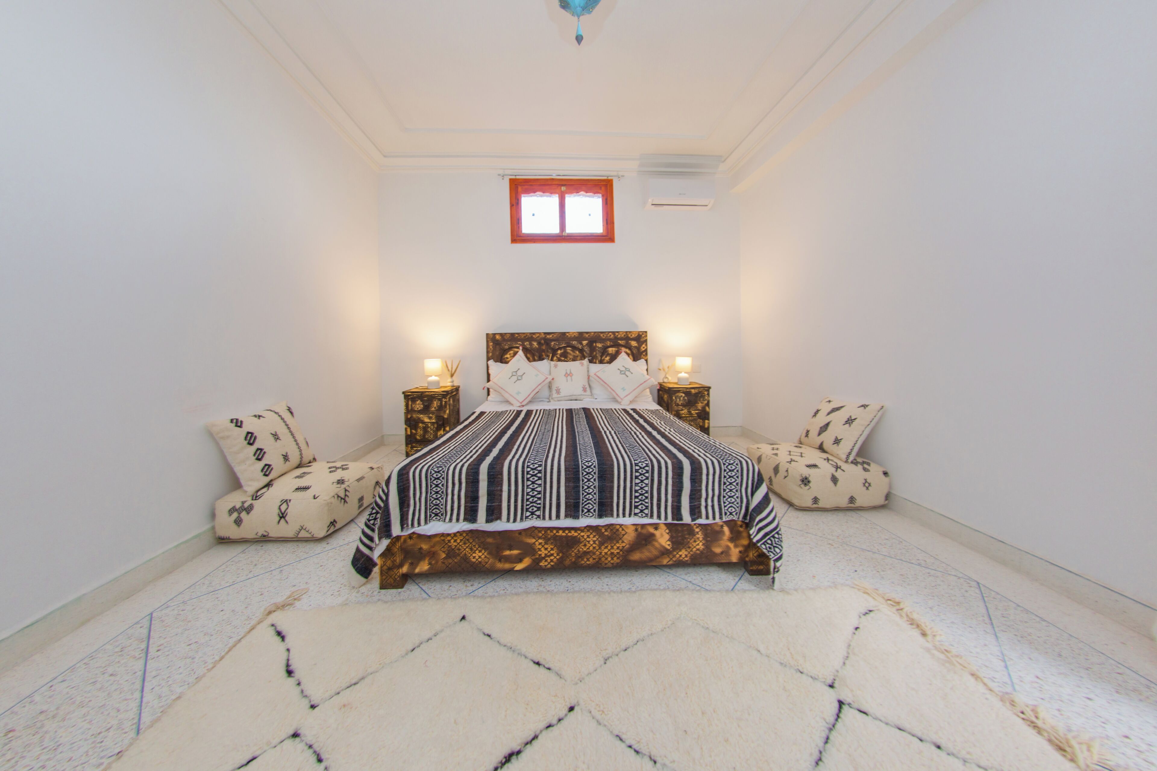 Habitación doble, 1 cama Queen size, baño privado, vista al patio | Wifi gratis y ropa de cama 