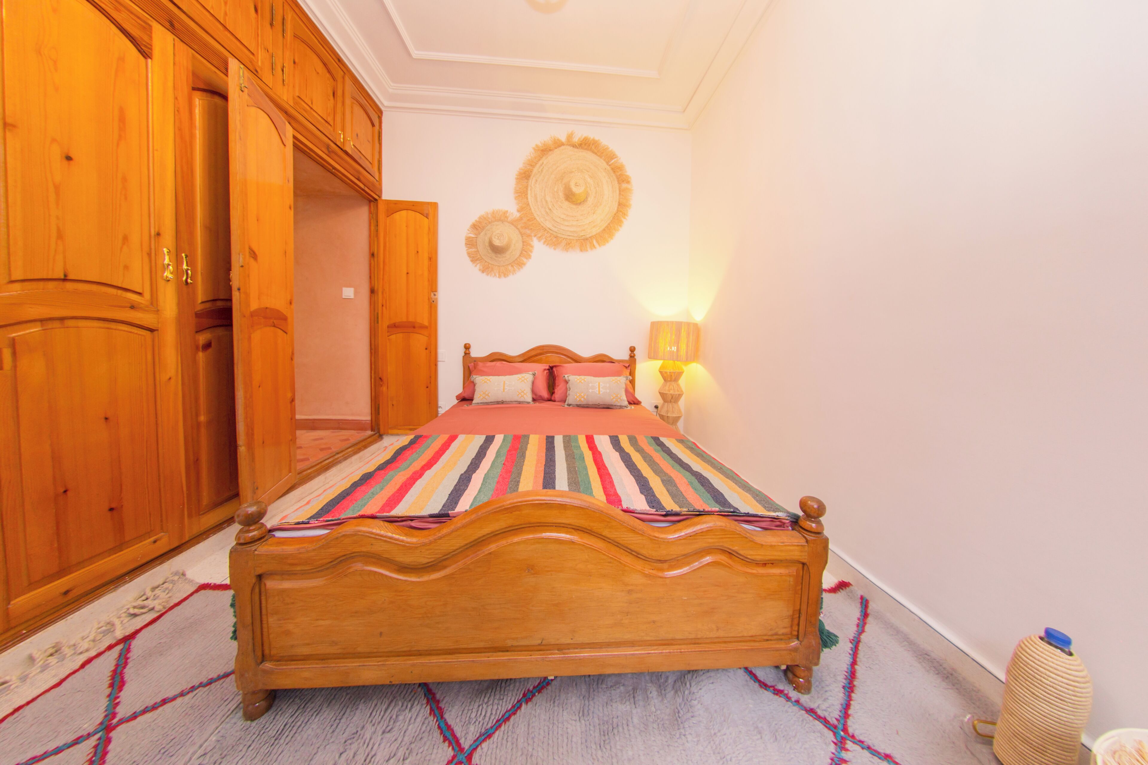 Doppelzimmer, 1 Queen-Bett, eigenes Bad, Blick auf den Innenhof | Kostenloses WLAN, Bettwäsche