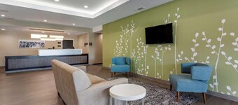 Redwood Inn & Suites