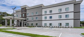 Redwood Inn & Suites