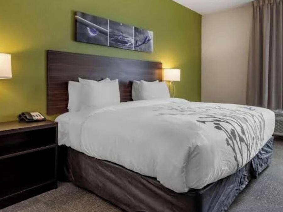 In-room safe, desk, laptop workspace, iron/ironing board