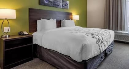 Redwood Inn & Suites