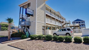 A multi-story hotel with a sign indicating it is a Tiffani's property. - Surf City Getaway– Motel Room - Walk to Beach - Seasonal Pool (Surf City)