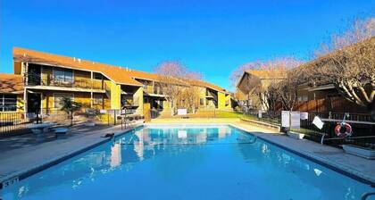 Condo • 2 Beds •1 ba near Downtown-Riverwalk, La cantera-Fiesta Texas, Sea World