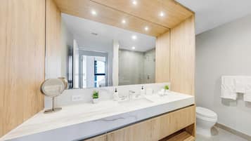 Condo, Balcony, City View | Bathroom