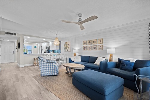 Serene 2-bedroom apartment with AC in charming Jupiter