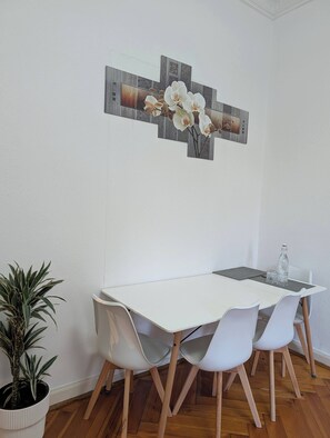 Dining room - Room-private Room in Cozy Appartment (Fuerth)