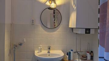 Shared Dormitory, 1 Bedroom | Bathroom