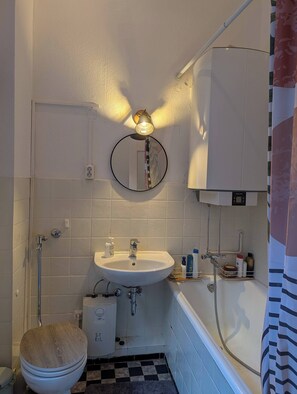 Bathroom - Room-private Room in Cozy Appartment (Fuerth)