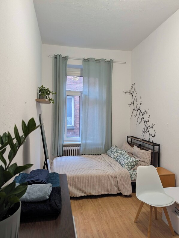 Room - Room-private Room in Cozy Appartment (Fuerth)