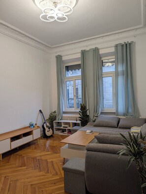 Living room - Room-private Room in Cozy Appartment (Fuerth)