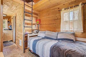 1 bedroom, WiFi, bed sheets - Fabulous 1-bedroom cabin in pleasant Garden Valley getaway (Garden Valley)