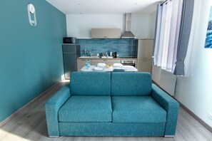 Living area - Vrbo Property (Châlons-en-Champagne)