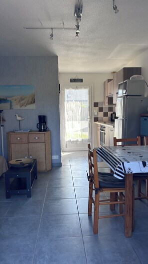 Private kitchen - Pleasant house, 300m from the beach of the classified site of the Mine d'Or in PÉNESTIN (Pénestin)