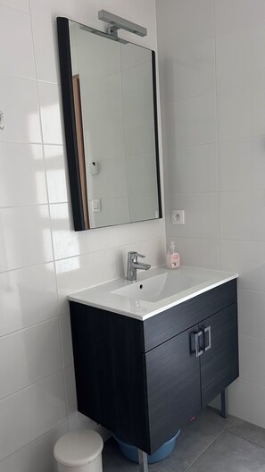 Dusche, Seife, Toilettenpapier