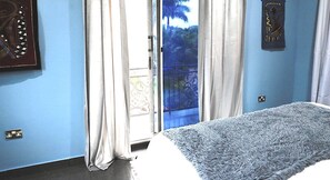 WiFi, bed sheets - Modern Oasis in East Airport: Poolside Retreat with Breakfast (Accra)