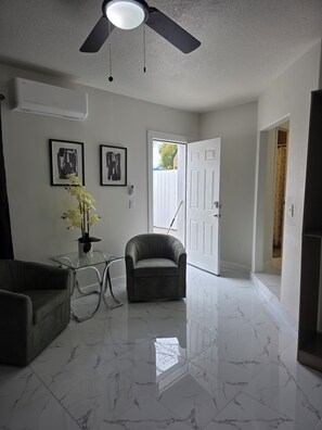 Interior - Private and cozy studio (Orlando)